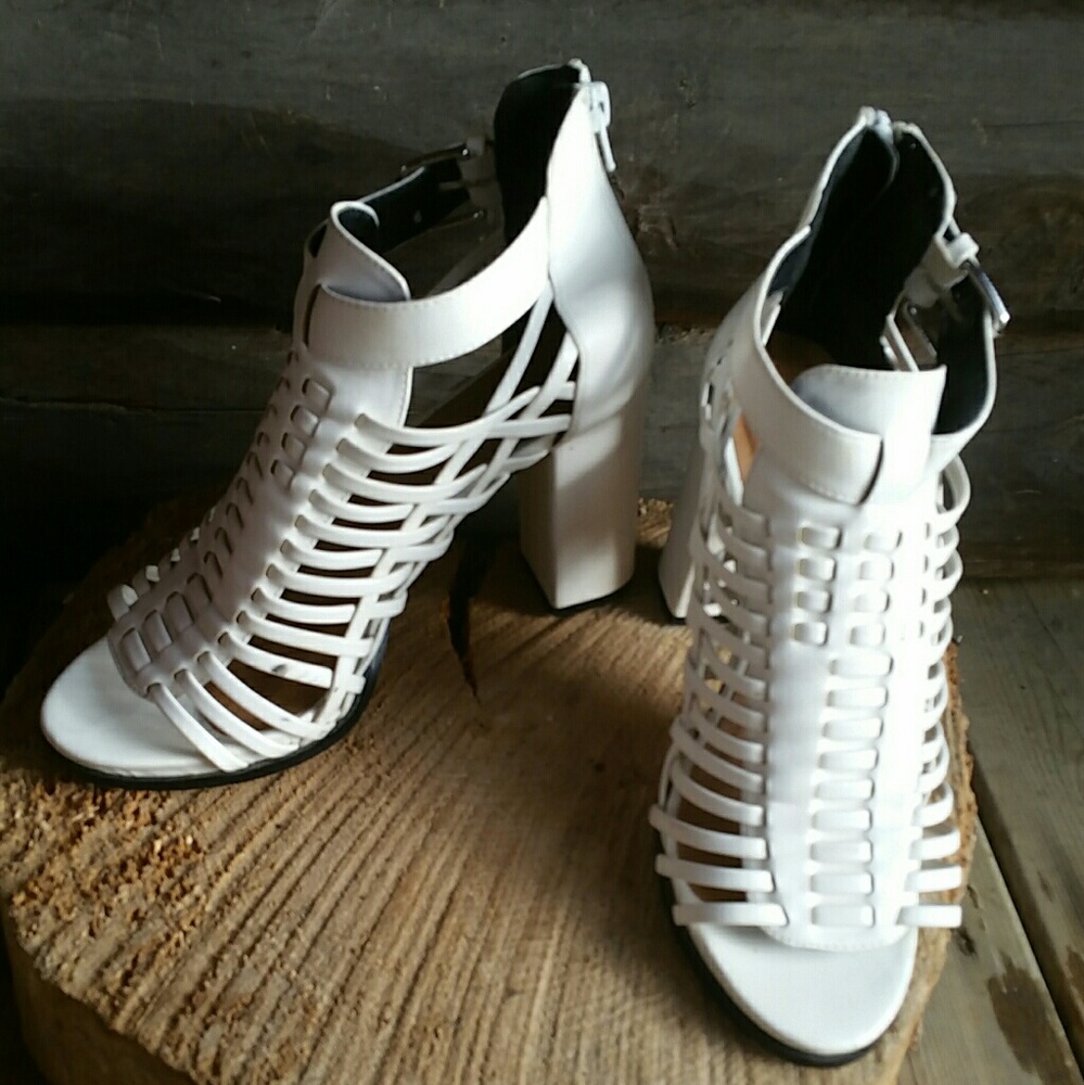 💃 White JustFab Heels 💃